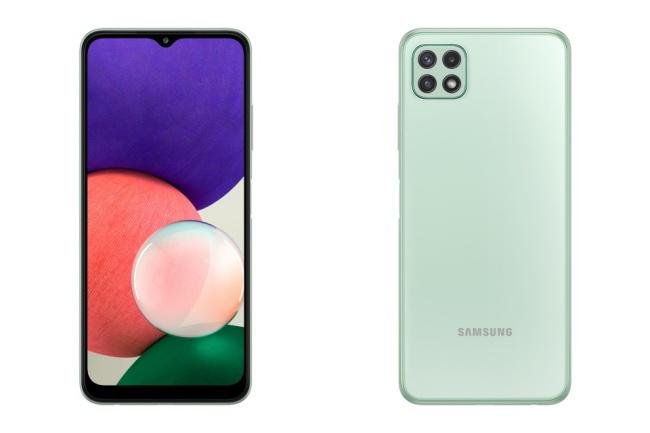 O Galaxy A22 5G chega ao Brasil em variante única e duas opções de cores.