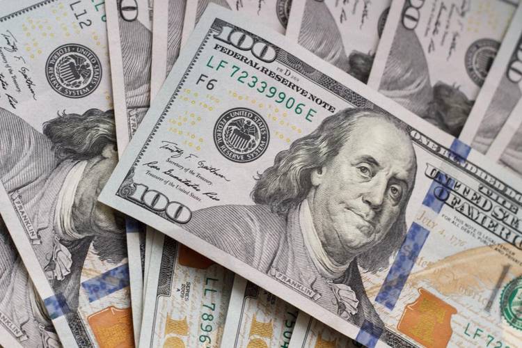 Apenas instituições autorizadas pelo Banco Central podem comprar ou vender dólar