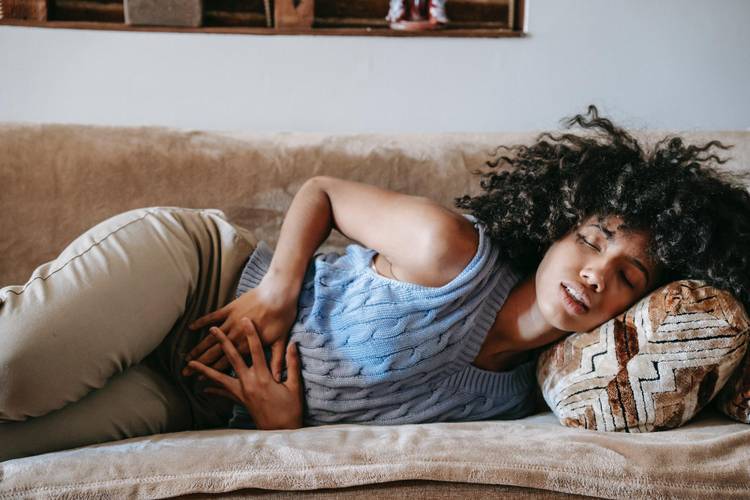 As dores da endometriose podem ser incapacitantes (Fonte: Pexels/Sora Shimazaki)