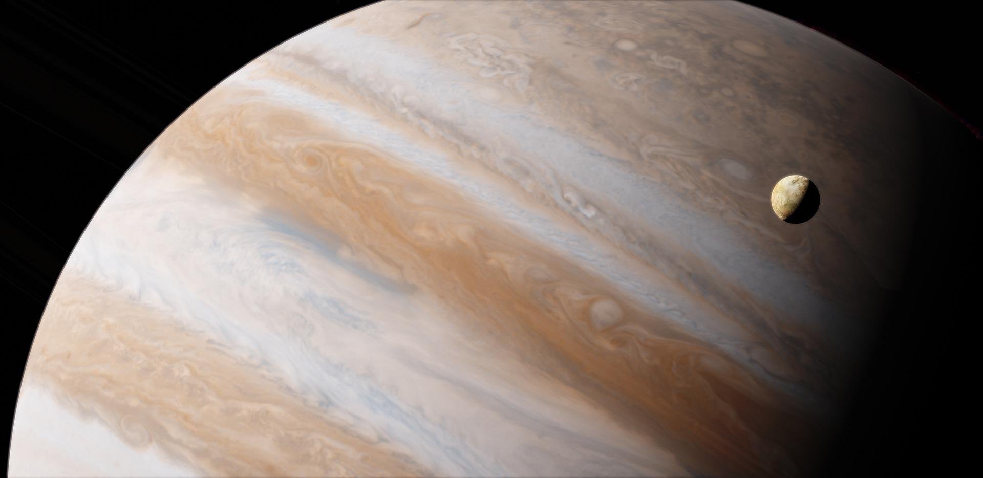 O gigante Júpiter (na foto com sua lua Io), deve entrar em conjução com Vênus esse fim de semana (Fonte: Pixabay/flflflflfl)