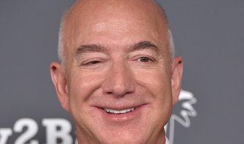 Jeff Bezos perde US$ 13 bilhões após resultados da Amazon