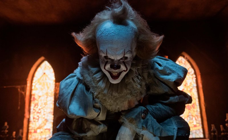 Bill Skarsgård como o palhaço Pennywise em 'It: A Coisa'.