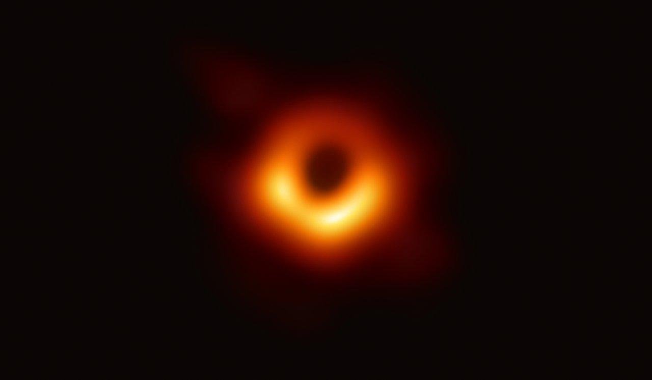 Primeira imagem direta de um buraco negro supermassivo, da galáxia M87.