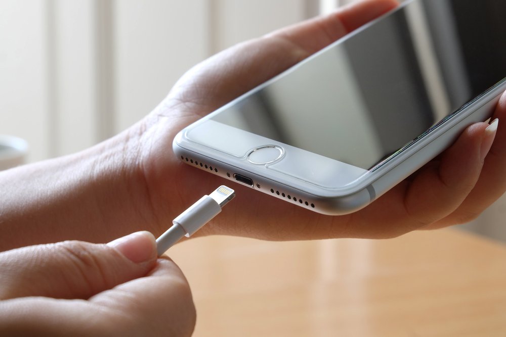 iPhone: Justiça obriga Apple e Americanas a dar carregador e fones