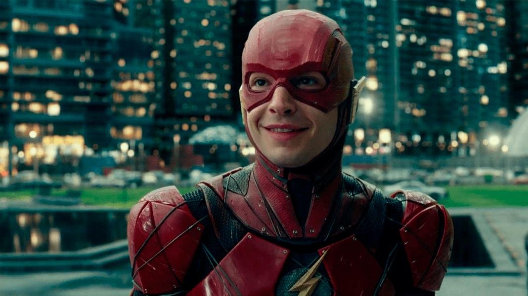 Ezra Miller como The Flash.