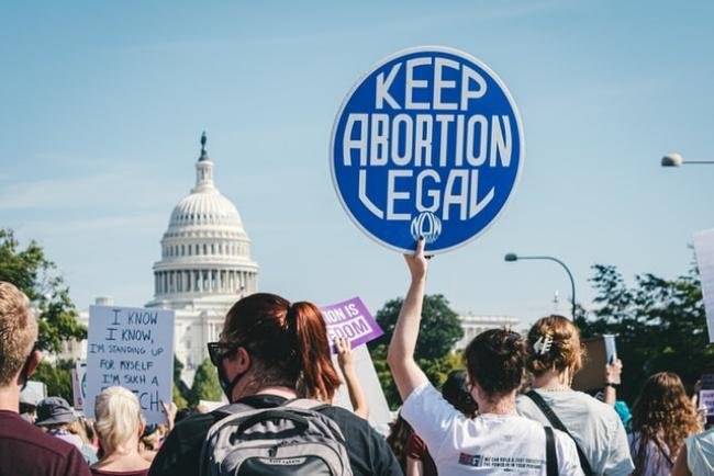 A possibilidade de proibição do aborto nos Estados Unidos tem gerado diversos protestos.