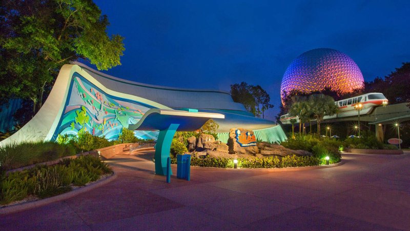 A mulher perder seu Apple Watch no ponto mais elevado da atração. (Fonte: Disney World/Divulgação.)