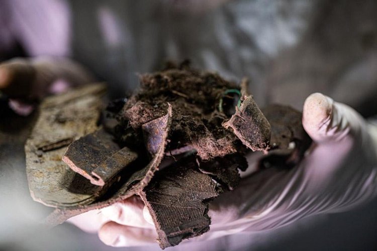 Resíduos plásticos de veículos usados na reciclagem em grafeno. (Fonte: Universidade de Rice/Divulgação)