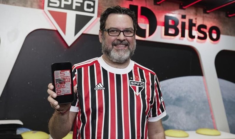 Primeiro torcedor a comprar um ingresso com a nova forma de pagamento
