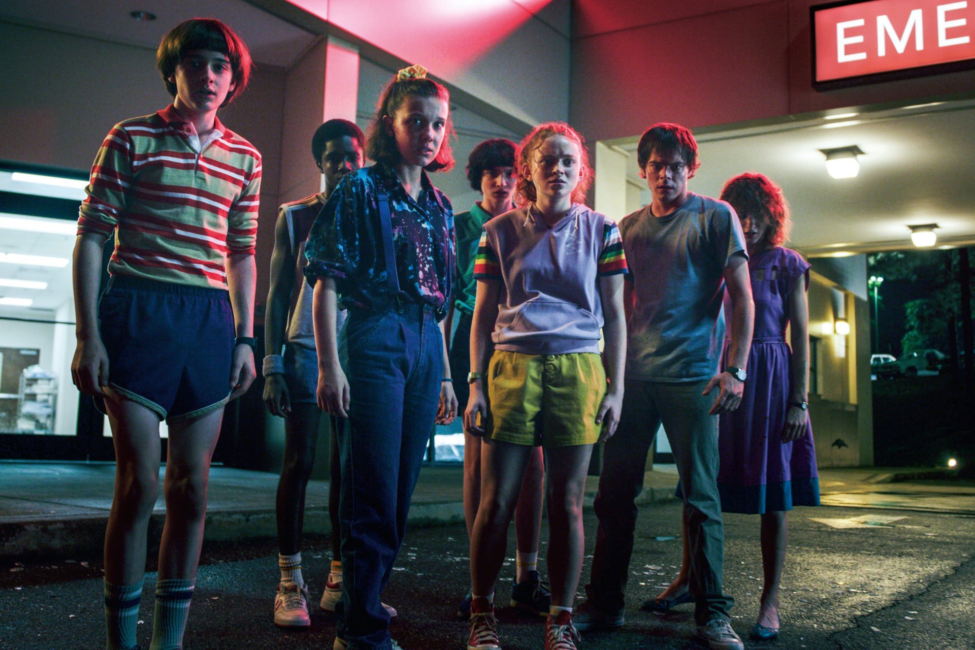 Além de 'Stranger Things': estrelas da série surfam na música