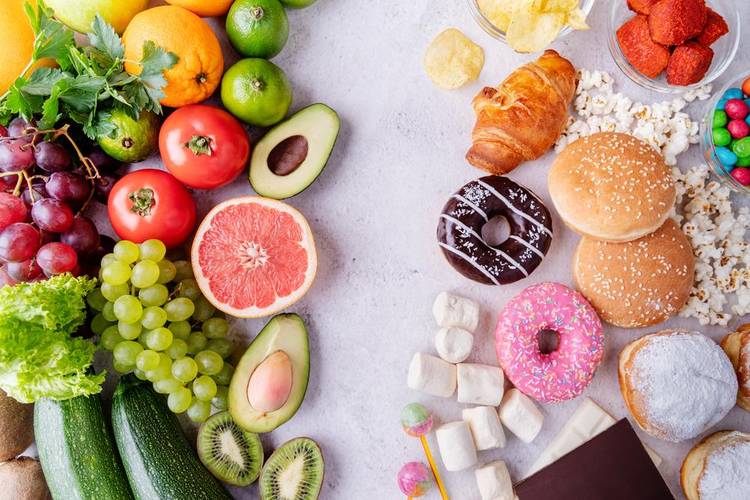 Evitar alimentos muito gordurosos colabora para o controle do colesterol