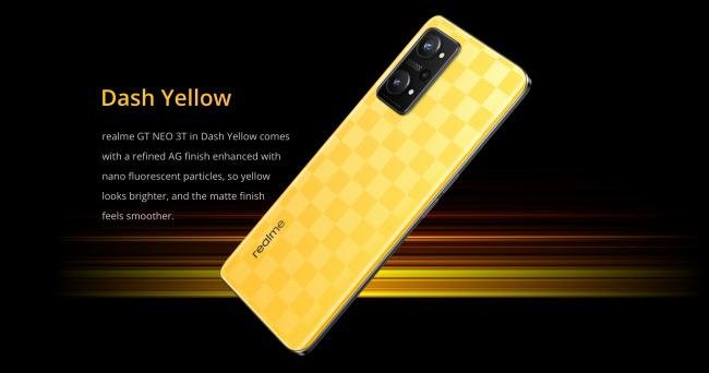 O padrão quadriculado no painel traseiro é um dos destaques do Realme GT Neo 3T.