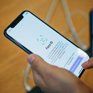 Imagem de iOS 16: Face ID poderá ser usado com iPhone na horizontal