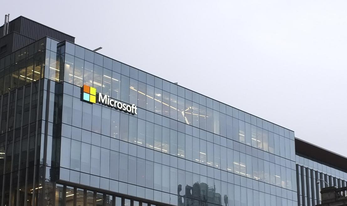 Recentemente, a Microsoft revelou que ajudou a parar ciberataques russos contra a Ucrânia.