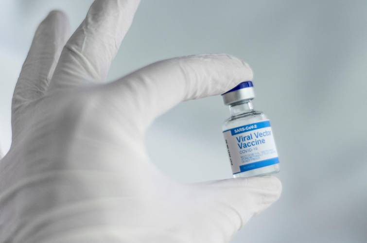 Vacina intranasal pode ser mais eficaz em reduzir a transmissão do coronavírus. (Fonte: Unsplash/Spencer Davis)