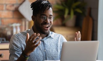 Startup traz bolsas em curso de programação para pessoas negras