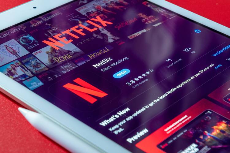 O catálogo gigante não tem salvado a Netflix das críticas