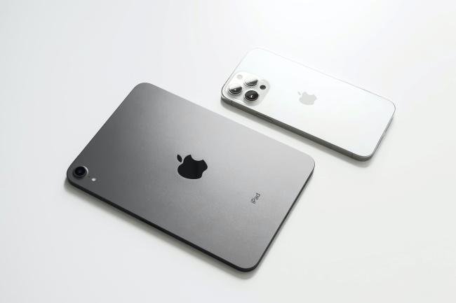 O iPhone e o iPad estão entre os dispositivos com novas versões em breve.