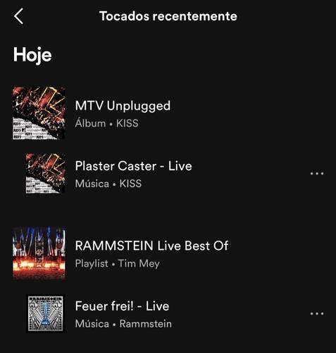 No seu histórico aparecem todas as canções e podcasts, junto com seus respectivos artistas ou programas