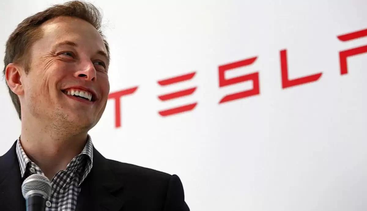 Ex-funcionários já abriram processo contra a Tesla por "demissão em massa". (Shutterstock)