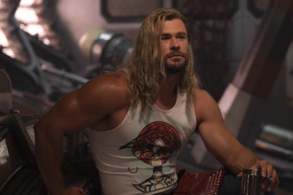 Ator de Thor aparece irreconhecível em foto de gravação de novo filme