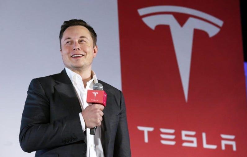 Até o momento em 2022, as ações da Tesla perderam cerca de um terço do seu valor. (Getty Images / Business Insider)