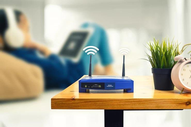 Roteadores com suporte ao Wi-Fi 5 GHz permitem conexão de inúmeros dispositivos sem perda de qualidade em ambientes domésticos. (Freepik/Reprodução)