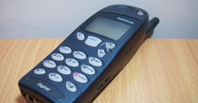 É até difícil diferenciar o Nokia 5120 do Nokia 6110.