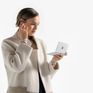 Imagem de Surface Duo, celular de duas telas, consegue rodar o Windows 11