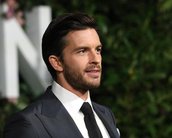 Jonathan Bailey, de Bridgerton, será par de Matt Bomer em nova série; veja