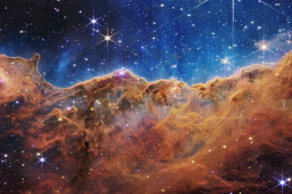 Imagem feita pelo Telescópio Espacial James Webb da nebulosa Carina