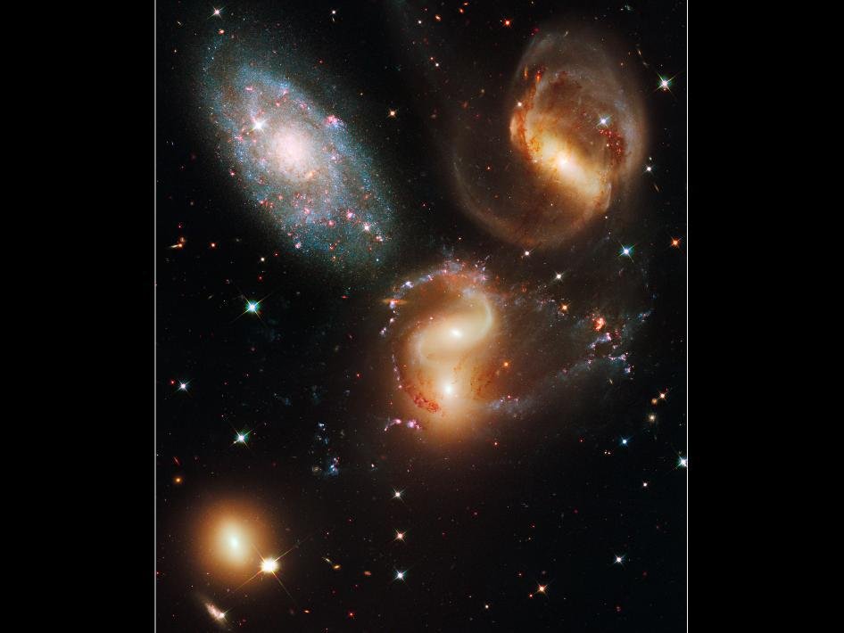 Primeira imagem do Quinteto de Stephen, fotografada pelo telescópio Hubble.
