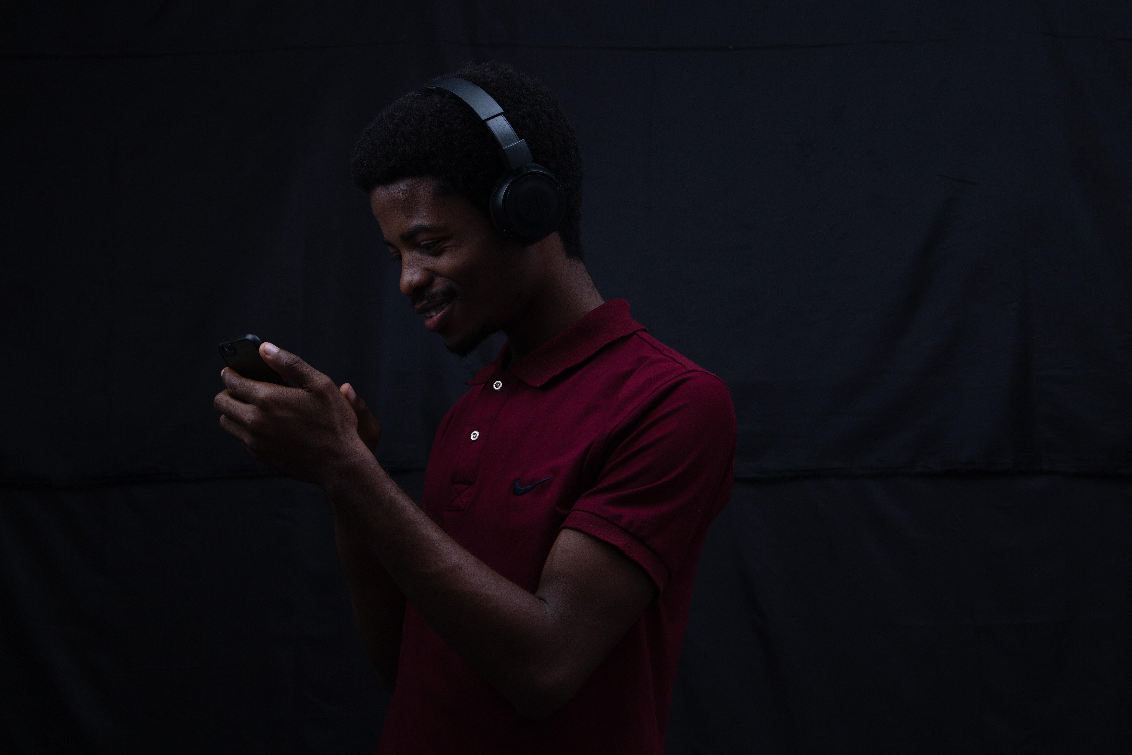 Como ouvir música e mexer no celular Android