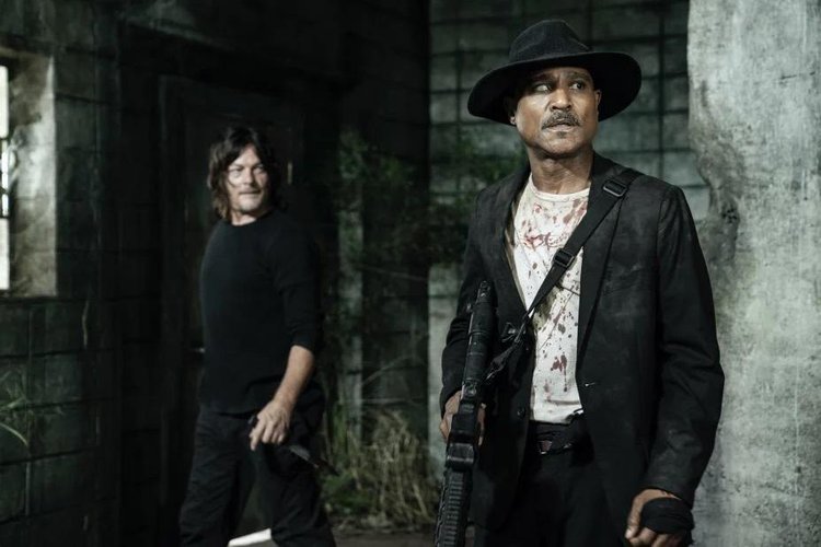 Daryl e o Padre Gabriel precisarão se aliar novamente nos episódios finais. (AMC/Reprodução)