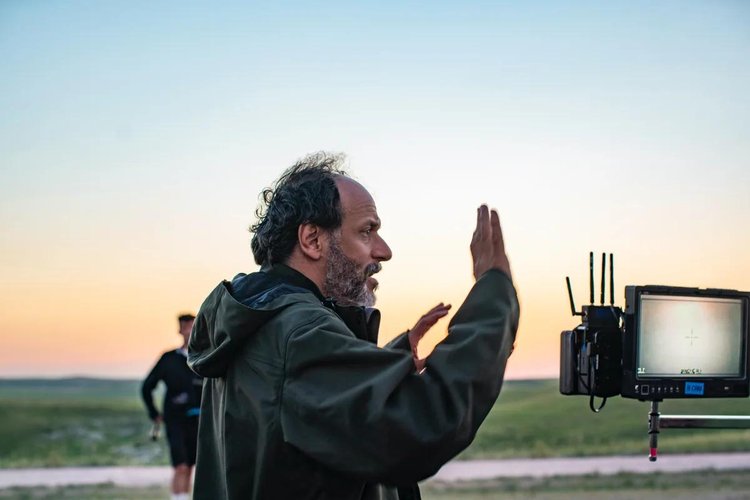 O diretor Luca Guadagnino no set de 'Bones and All'.