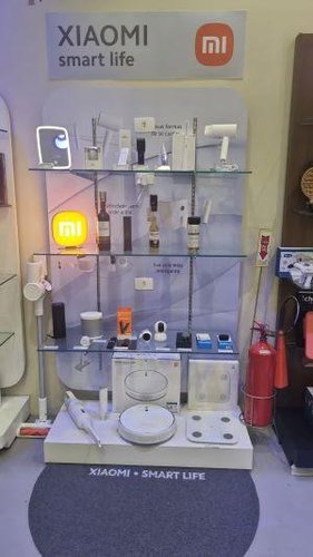 Sessão de produtos da Xiaomi em loja da Polishop