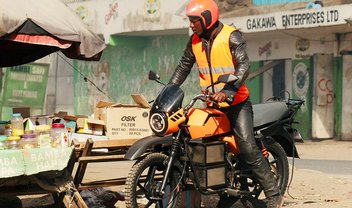 Moto elétrica africana com 2 baterias será vendida a R$ 8 mil