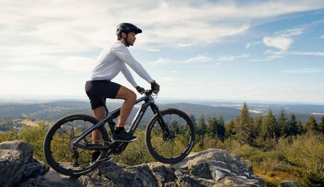 A Porsche lançou duas bikes elétricas em 2021, em parceria com a Rotwild.