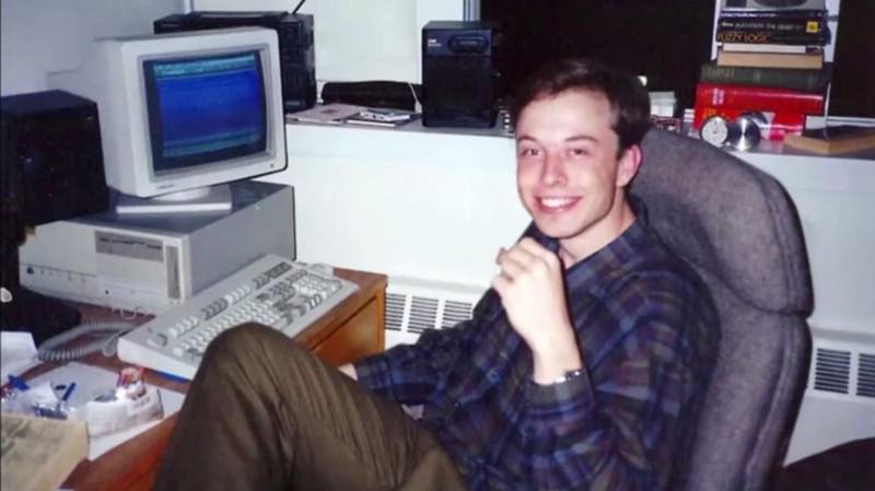 Jovem Elon Musk. (Fonte: Teslarati / Reprodução)