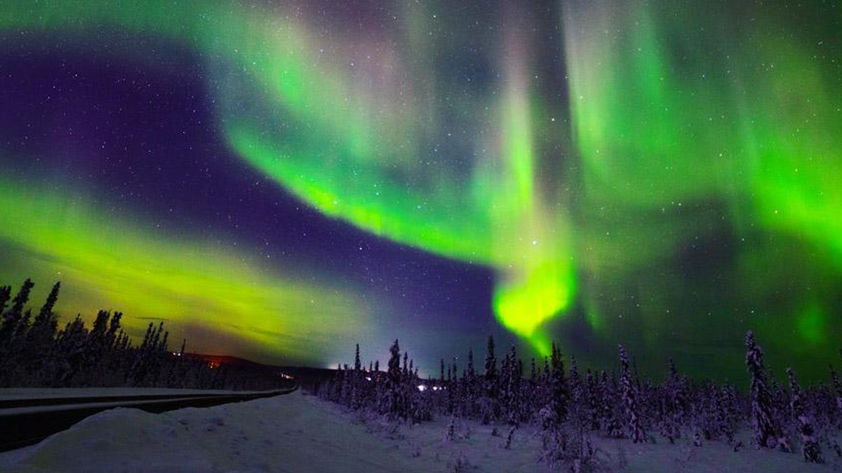 Aurora boreal e austral: como acontece o fenômeno das 'luzes no céu'? -  TecMundo