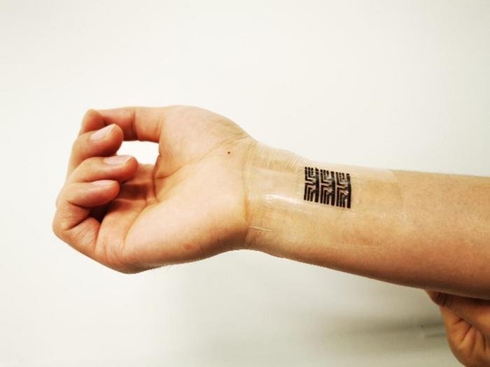 Biossensor é flexível e maleável como a pele humana (Fonte: Eurekalert/Wang Group)