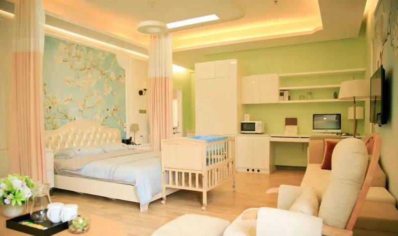 Quarto de uma materninade administrada pela Amcare.