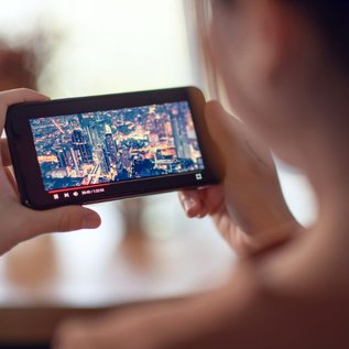 Imagem de 7 modelos de celular com TV digital