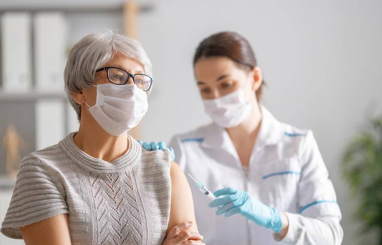 Pesquisa mostrou que alterações na mestruação foram registradas por pessoas na menopausa e pessoas trans após a vacina de covid