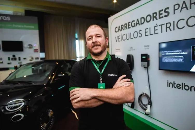 Fabio Sebastiani diz que as estações de recarga têm uso residencial, corporativo e público. (Fonte: Intelbras/Divulgação.)