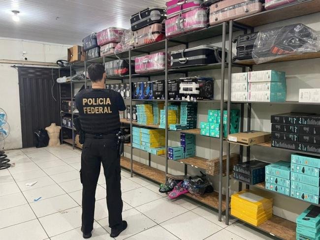 Mercadorias apreendidas pelos agentes da PF durante a Operação Tântalo no interior paulista.