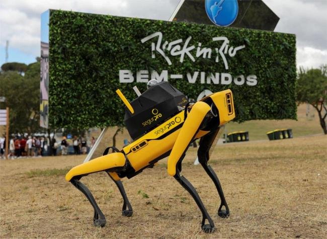 O cão-robô Yellow também foi usado no último Rock in Rio Lisboa, em Portugal.