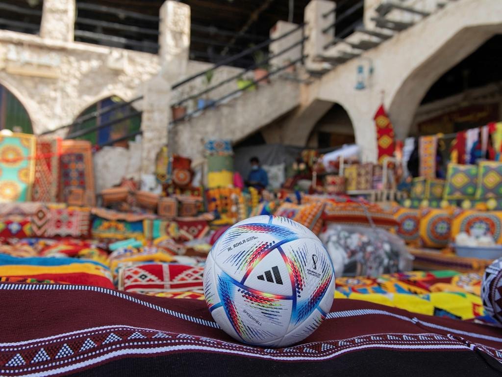 As cores e design da bola da copa do Mundo do Catar foram inspirados na cultura e bandeira do país