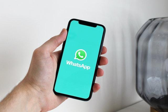 O que significa TBT no WhatsApp? Conheça 7 gírias do app de mensagens