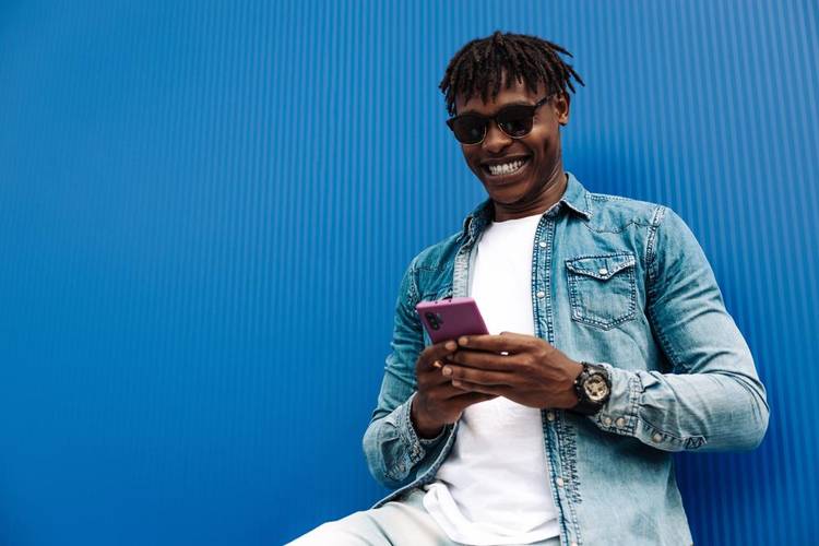 Esclarecer quais celulares são compatíveis com 5G é uma das exigências do órgão.
